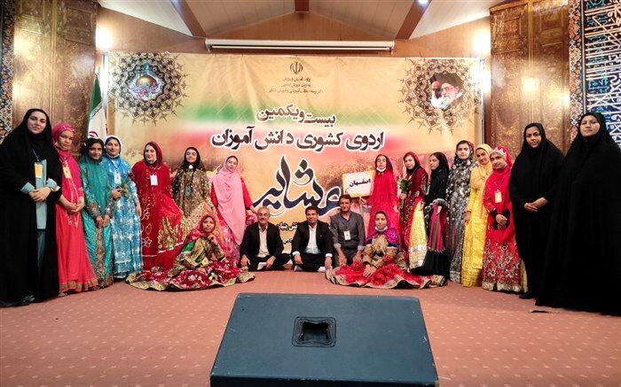 خواسته مشترک دانش آموزان شرکت کننده در اردوی عشایر  زیارت مجدد حرم مطهر امام رضا (ع) بود