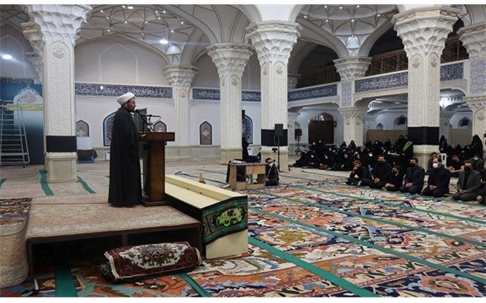 معلمان‌ درس‌های عاشورا را به نسل‌های آینده منتقل کنند