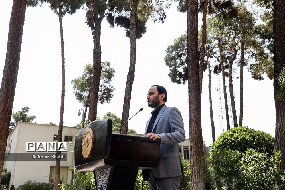 حاشیه جلسه هیات دولت - 12مرداد