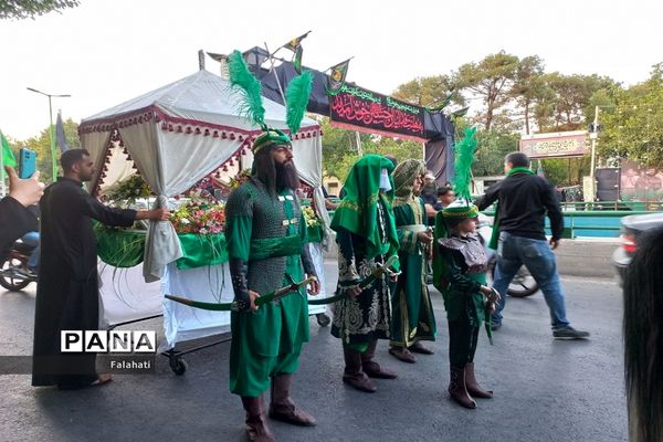 حرکت نمادین کاروان اهل بیت امام حسین علیه السلام در  اصفهان