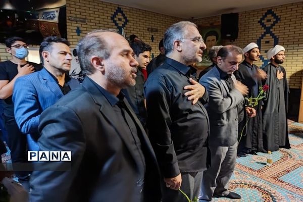 وداع دانش آموزان شیرازی با پیکر سردار بی سر شهید عبداله اسکندری -1