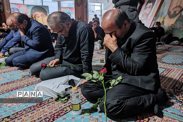 وداع دانش آموزان شیرازی با پیکر سردار بی سر شهید عبداله اسکندری -1