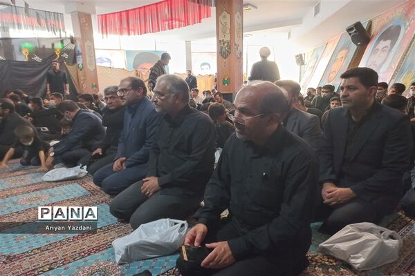 وداع دانش‌آموزان شیرازی با پیکر سردار بی سر شهید عبداله اسکندری -۲