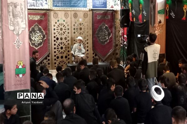 وداع دانش‌آموزان شیرازی با پیکر سردار بی سر شهید عبداله اسکندری -۲