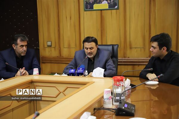 تجلیل استاندار کرمانشاه از دانش‌آموز رتبه اول کنکور 1401