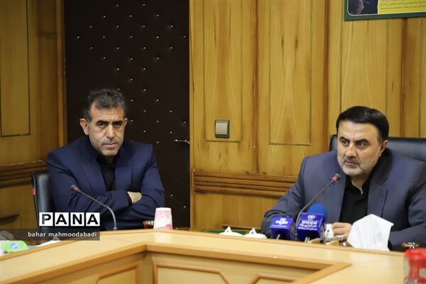 تجلیل استاندار کرمانشاه از دانش‌آموز رتبه اول کنکور 1401