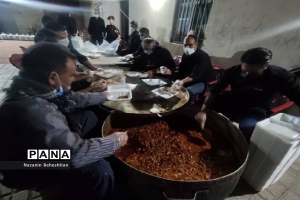 طبخ غذا نذری  در شب ششم محرم در شهرستان زیرکوه