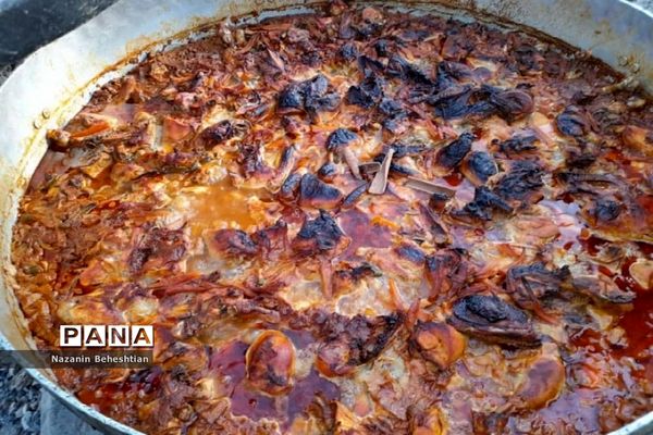 طبخ غذا نذری  در شب ششم محرم در شهرستان زیرکوه