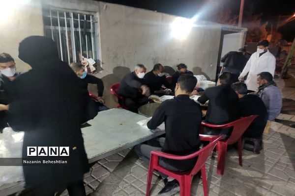 طبخ غذا نذری  در شب ششم محرم در شهرستان زیرکوه