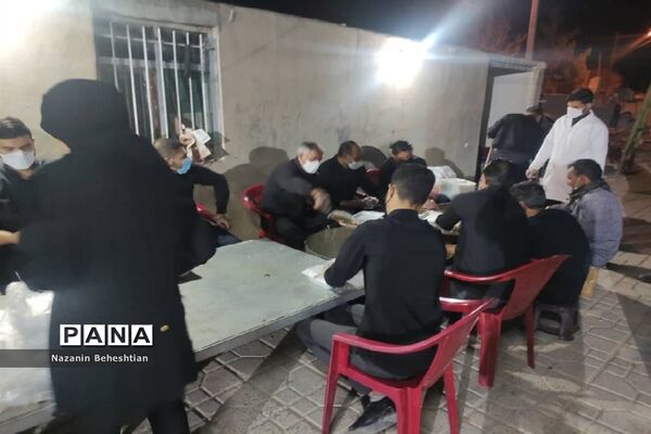 طبخ غذا نذری  در شب ششم محرم در شهرستان زیرکوه