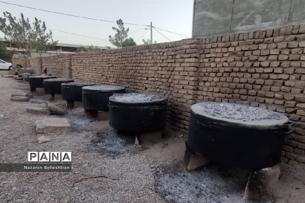 طبخ غذا نذری  در شب ششم محرم در شهرستان زیرکوه