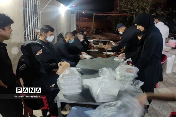 طبخ غذا نذری  در شب ششم محرم در شهرستان زیرکوه