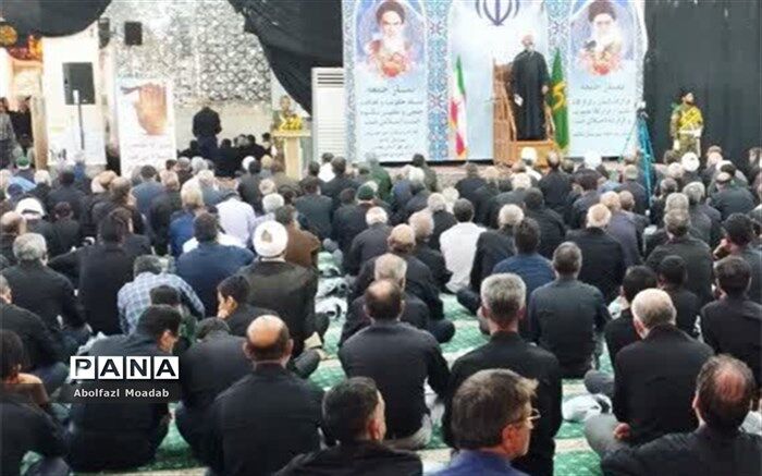 فردی تخلفی انجام داد، بایستی محبت‌آمیزبه او تذکر دهیم