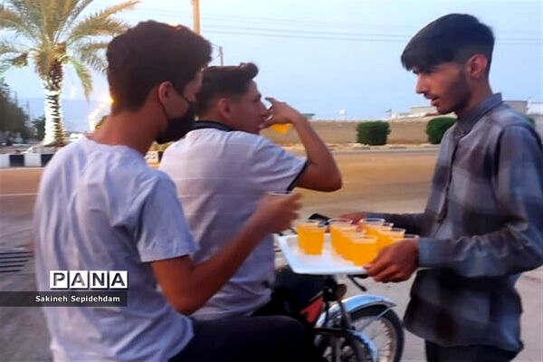 ایستگاه صلواتی حضرت قاسم ابن الحسن به همت دانش‌آموزان شهر اشکنان
