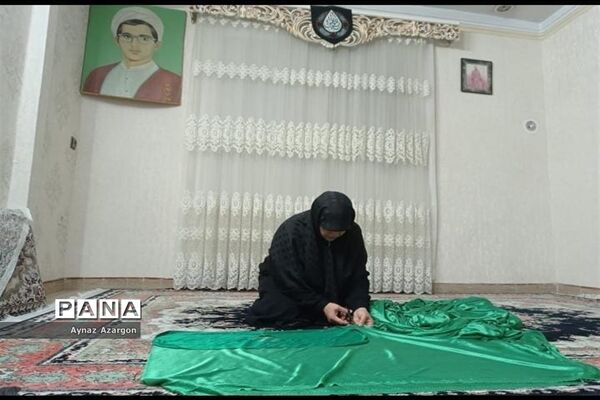 آماده‌سازی لباس‌های ویژه همایش شیرخوارگان حسینی در قائمشهر