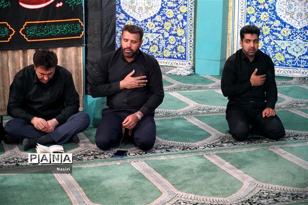برپایی مراسم روضه‌خوانی اباعبدالله الحسین(ع) در اداره کل آموزش و پرورش اصفهان