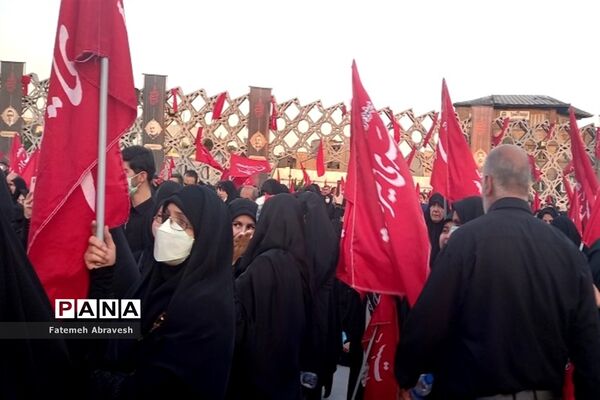 مراسم وداع با پیکر ۵ شهید مدافع حرم در میدان امام حسین(ع)