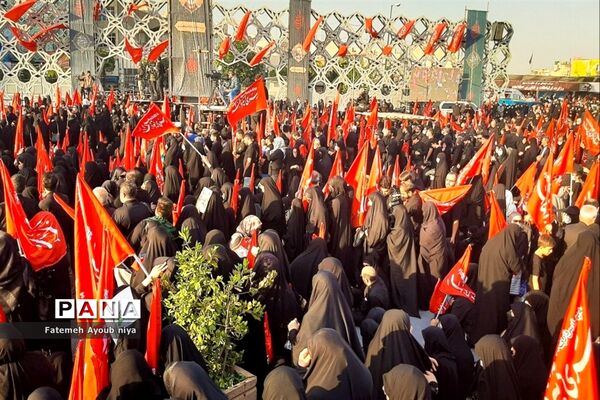 مراسم وداع با پیکر ۵ شهید مدافع حرم در میدان امام حسین(ع)
