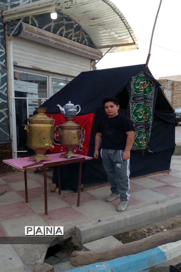 حضور دانش‌آموزان در مراسم عزای سرور و سالار شهیدان در جوادآباد