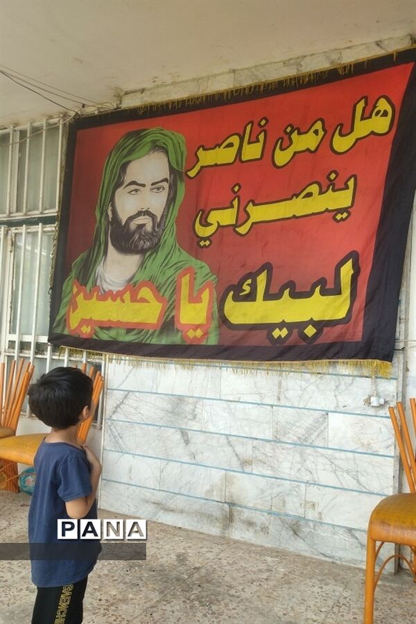 حضور دانش‌آموزان در مراسم عزای سرور و سالار شهیدان در جوادآباد