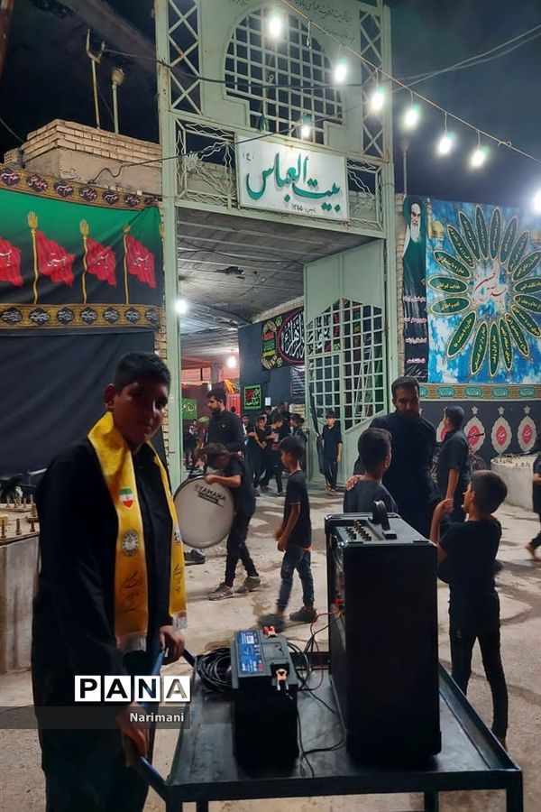 خدمت‌رسانی پیشتازان سازمان دانش‌آموزی در مراسم  تاسوعای حسینی