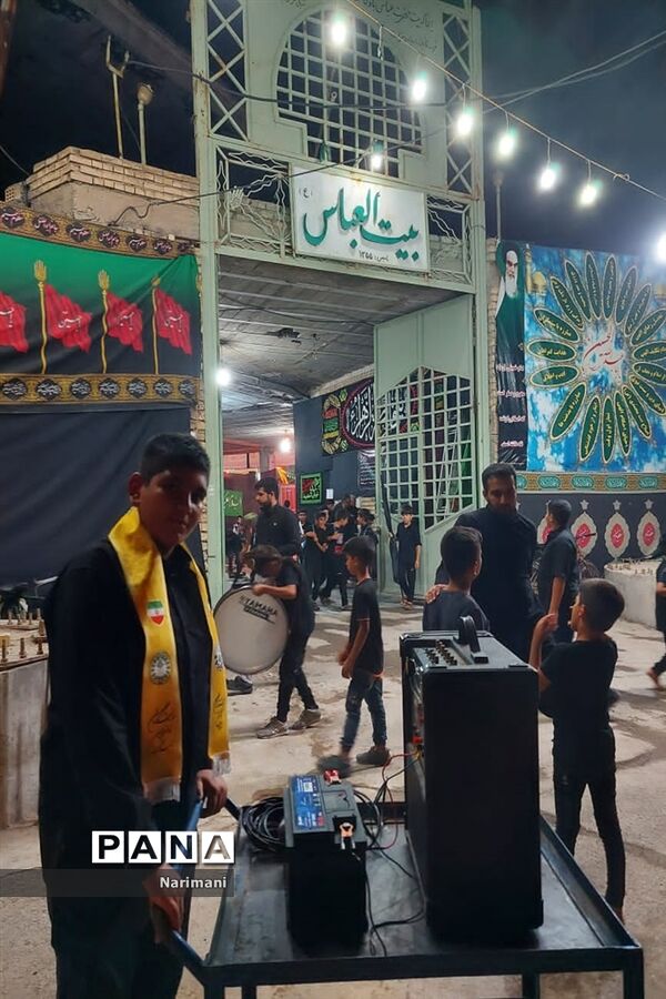 خدمت‌رسانی پیشتازان سازمان دانش‌آموزی در مراسم  تاسوعای حسینی