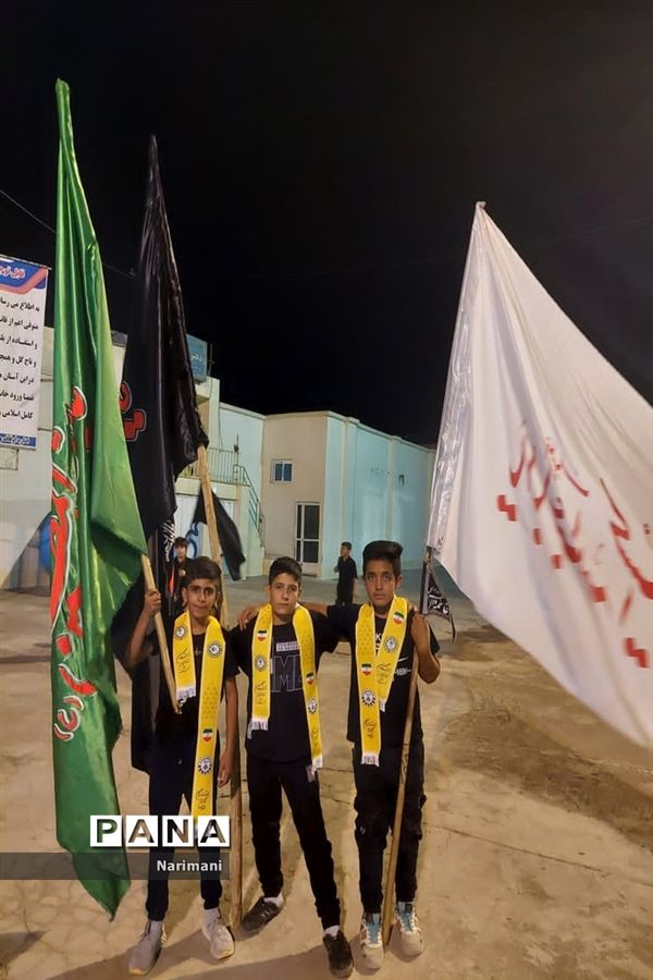 خدمت‌رسانی پیشتازان سازمان دانش‌آموزی در مراسم  تاسوعای حسینی