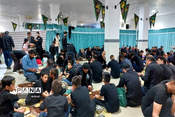طبخ و توزیع ۶۰۰۰ پرس غذا به عزاداران حسینی در مجتمع بقیه‌الله شهر بافران
