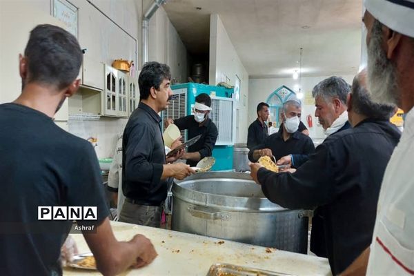 طبخ و توزیع ۶۰۰۰ پرس غذا به عزاداران حسینی در مجتمع بقیه‌الله شهر بافران