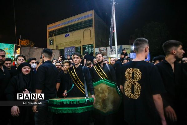 عزاداری شب عاشورا در محله دولت آباد