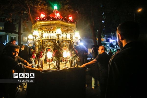 عزاداری شب عاشورا در محله دولت آباد