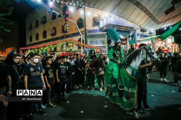 عزاداری شب عاشورا در محله دولت آباد