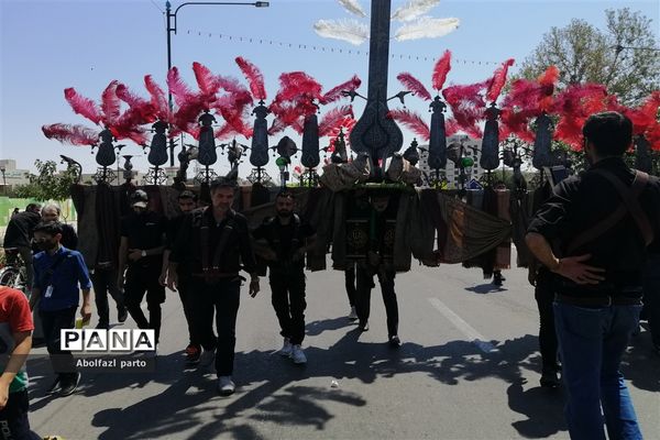 عزاداری روز عاشورا هیات جوانان نوغان در مشهد