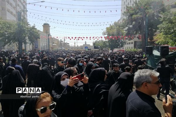 عزاداری روز عاشورا هیات جوانان نوغان در مشهد