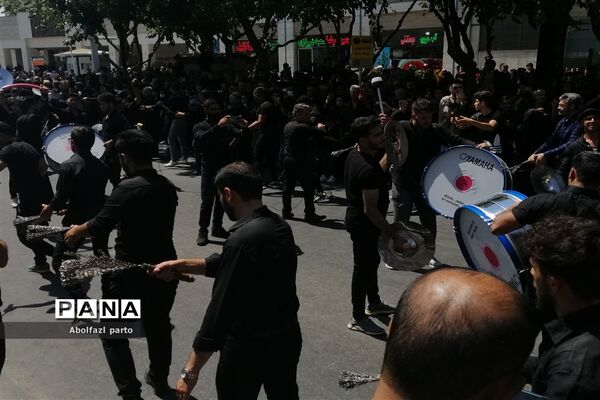 عزاداری روز عاشورا هیات جوانان نوغان در مشهد