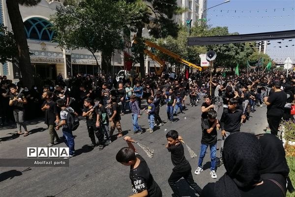 عزاداری روز عاشورا هیات جوانان نوغان در مشهد