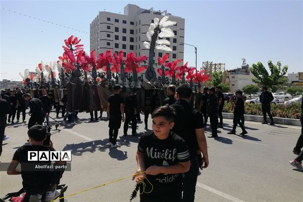 عزاداری روز عاشورا هیات جوانان نوغان در مشهد