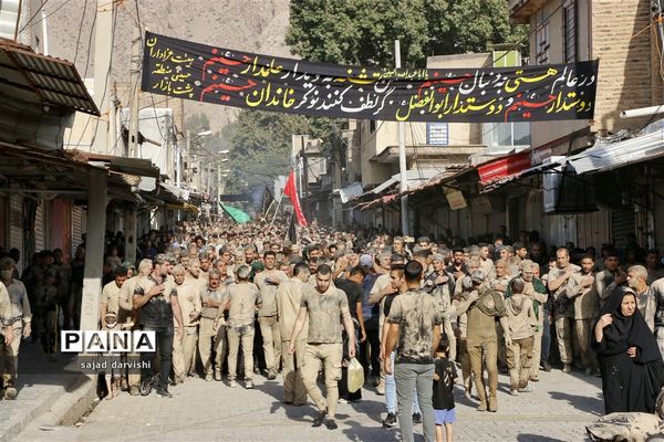 آیین گل مالی به مناسبت عاشورای حسینی در لرستان