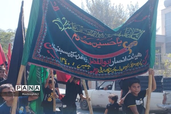 مراسم سنتی آیینی نخل‌گردانی در ظهر عاشورا هیأت زینبیه کاشان