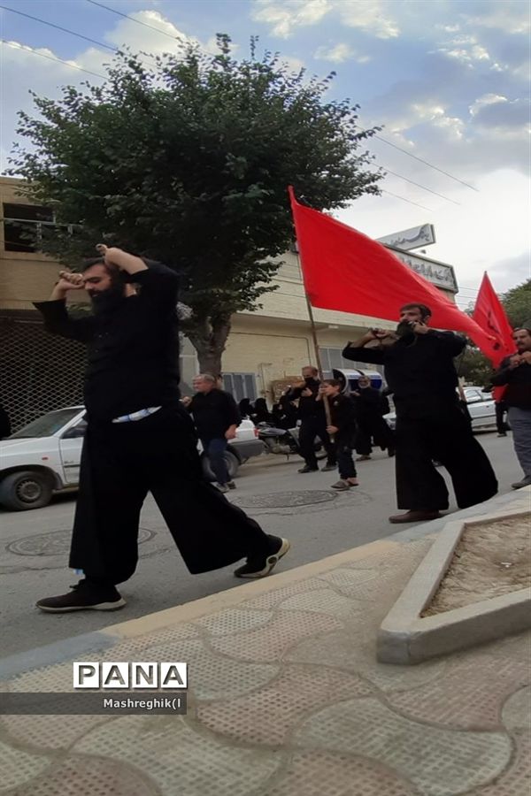 مراسم سنتی آیینی نخل‌گردانی در ظهر عاشورا هیأت زینبیه کاشان