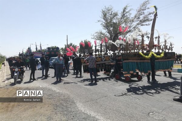 اجتماع عزاداران حسینی در ظهر عاشورا در شهرستان بردسکن کاشمر