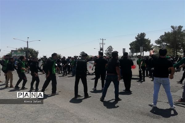 اجتماع عزاداران حسینی در ظهر عاشورا در شهرستان بردسکن کاشمر