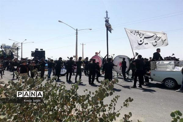 اجتماع عزاداران حسینی در ظهر عاشورا در شهرستان بردسکن کاشمر