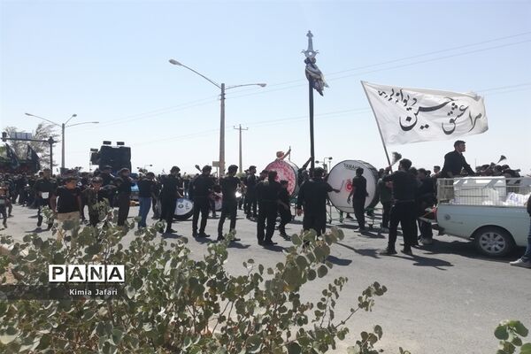 اجتماع عزاداران حسینی در ظهر عاشورا در شهرستان بردسکن کاشمر