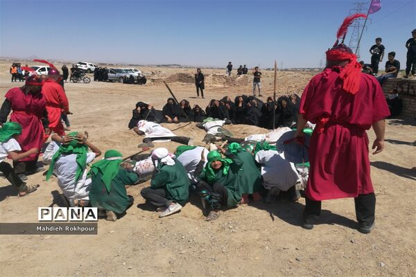 مراسم نمادین ظهر عاشورا در حاجی آباد بیرجند