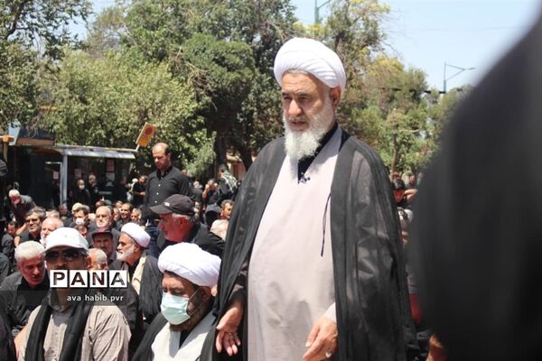 مراسم عزاداری و نماز ظهرعاشورا درقزوین