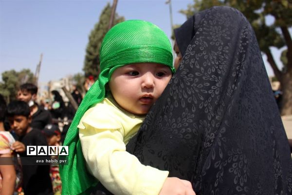 مراسم عزاداری و نماز ظهرعاشورا درقزوین