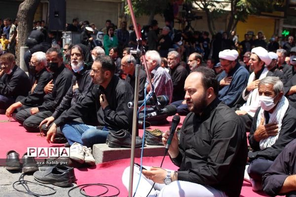 مراسم عزاداری و نماز ظهرعاشورا درقزوین