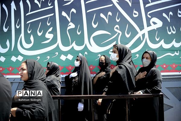 مراسم عزاداری روز عاشورا در میدان امام حسین(ع)