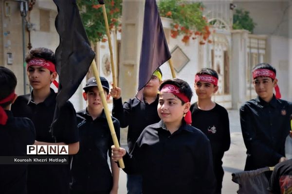حضور پرشور دانش‌آموزان در عزاداری‌های دهه اول محرم در کازرون
